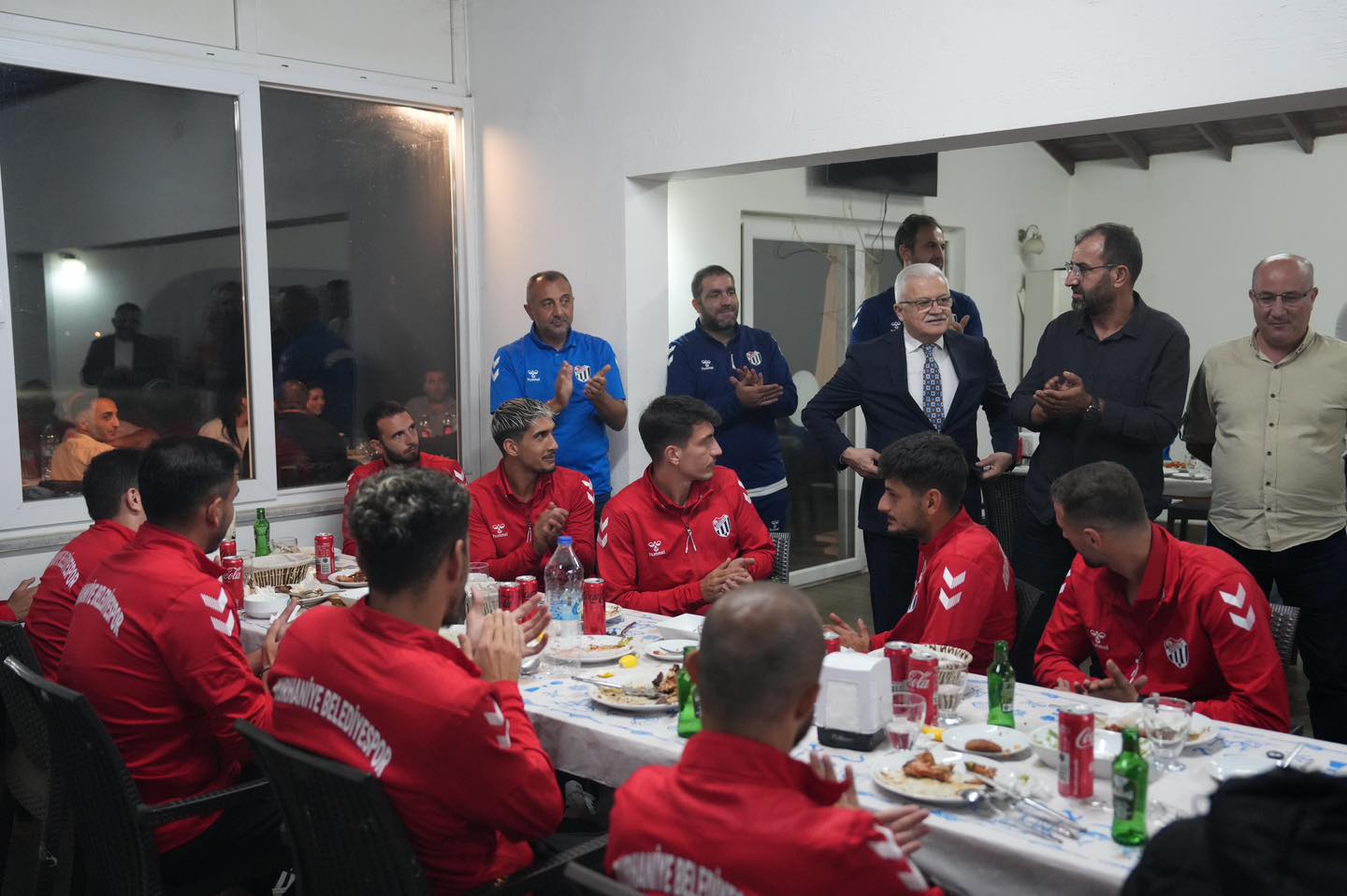 Başkan Deveciler, Burhaniye Belediyespor Futbol A Takımı İle  Yeni Sezon Öncesi Moral Yemeğinde Buluştu