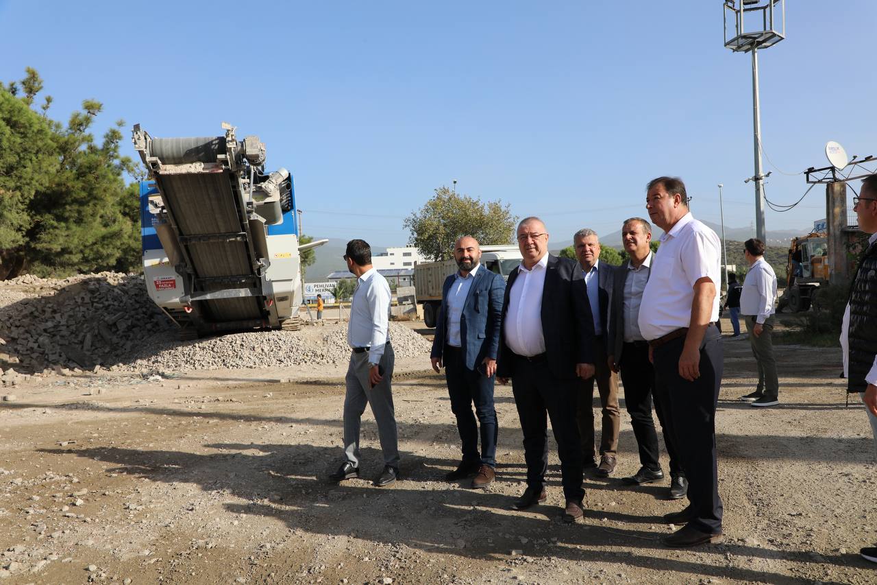 Edremit Belediyesi taş kırma makinesi ile 3 milyon tasarruf etti