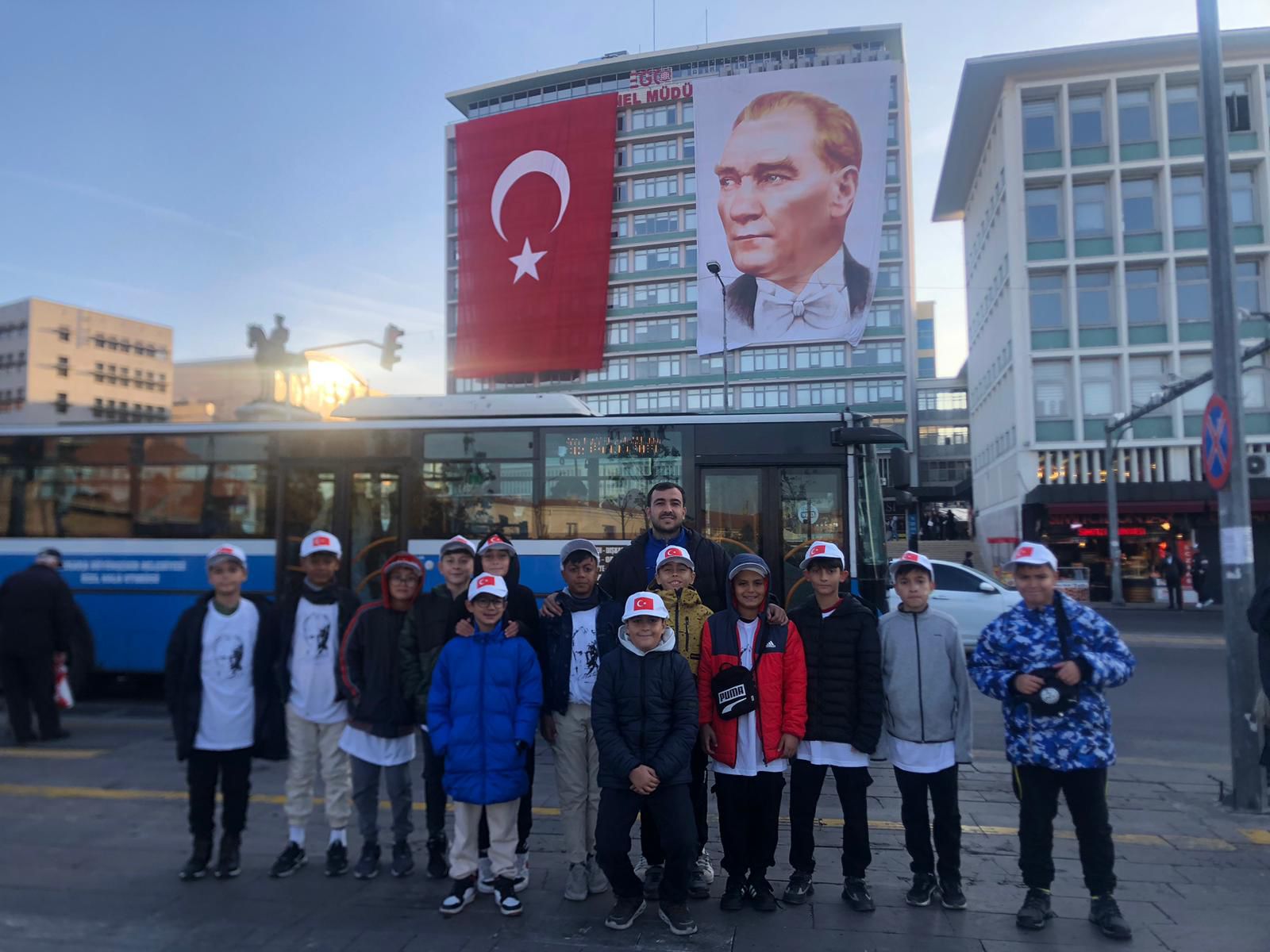 ALTIEYLÜL BELEDİYESPOR U12 TAKIMI, ATATÜRK’ÜN HUZURUNA ÇIKTI!