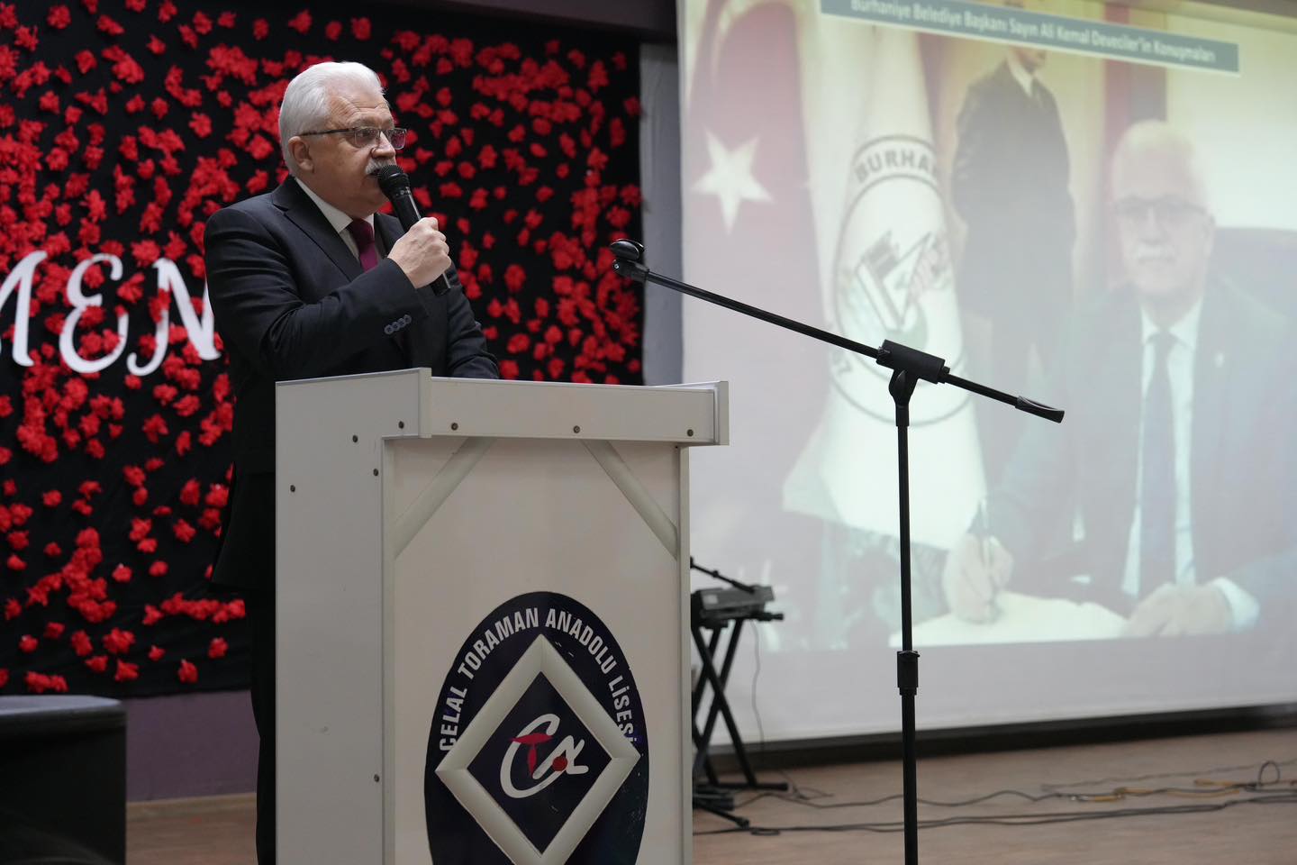 BURHANİYELİ ÖĞRETMENLER YEMEKTE BİR ARAYA GELDİ