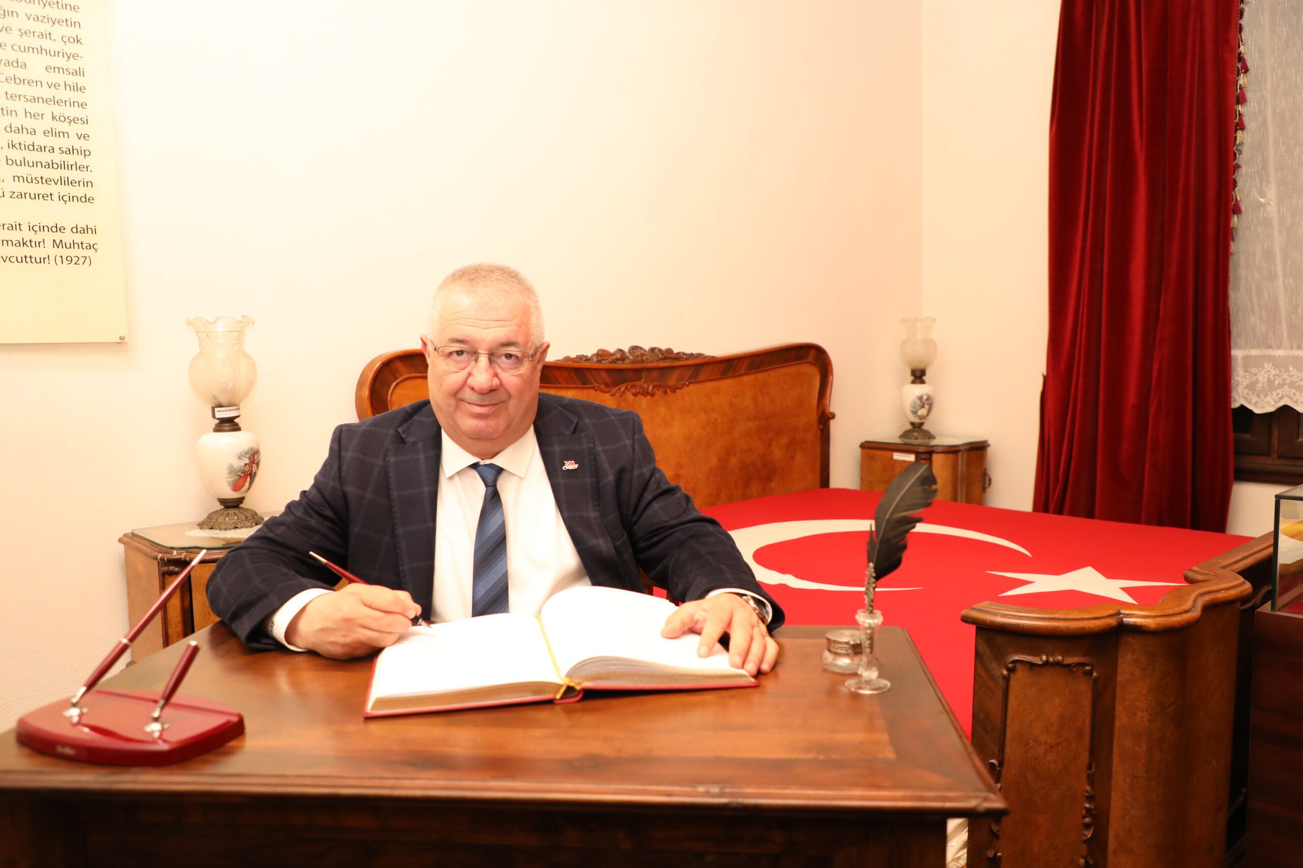 “Atam, fikirlerinle yolumuzu aydınlatmaya devam ediyoruz”