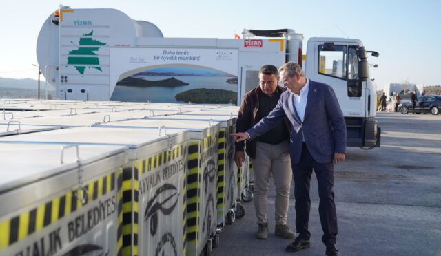 AYVALIK’IN CADDE VE SOKAKLARINA 500 YENİ KONTEYNER (7)