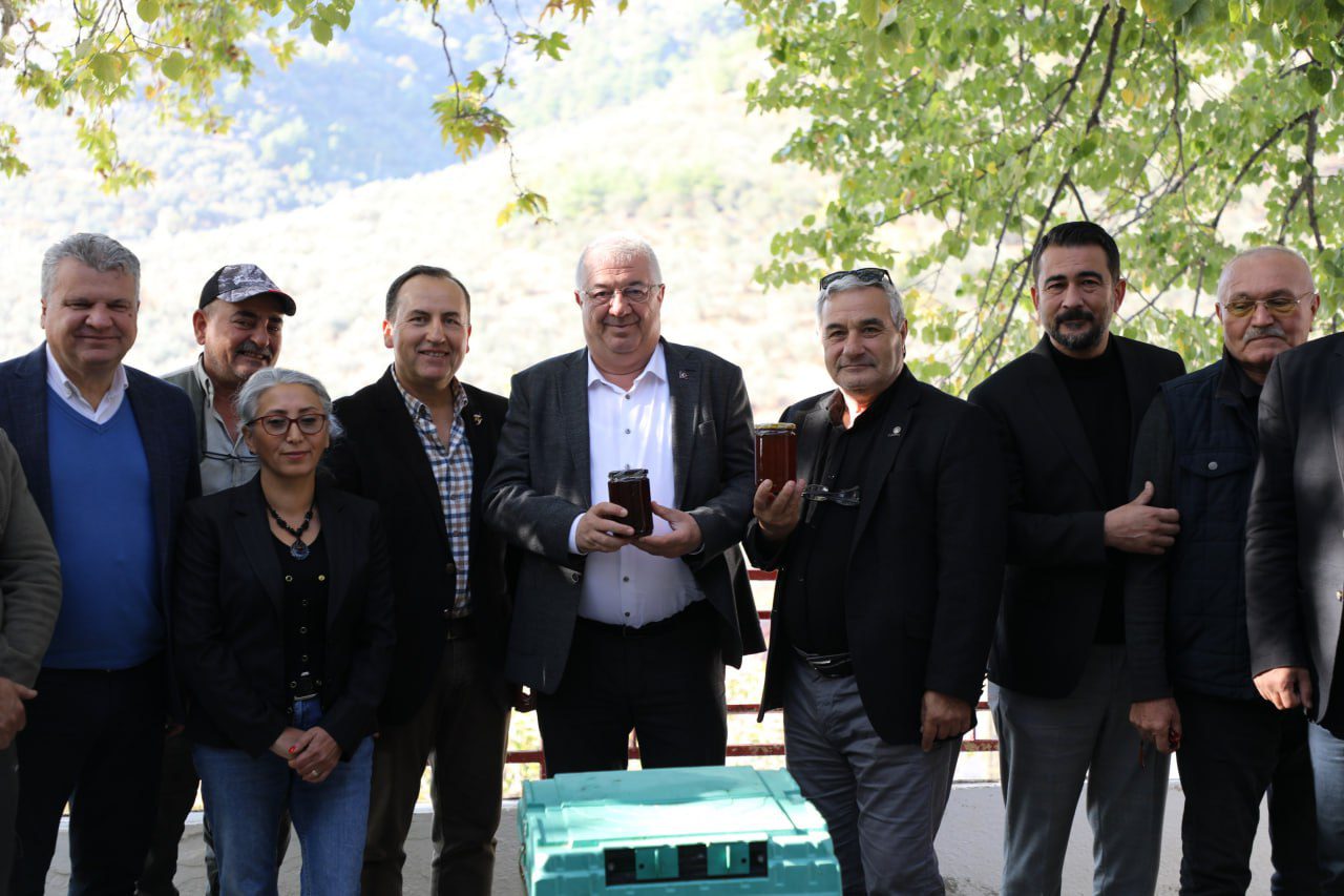 BAŞKAN ERTAŞ DERELİ MAHALLESİ’NDE ARICILARLA BULUŞTU