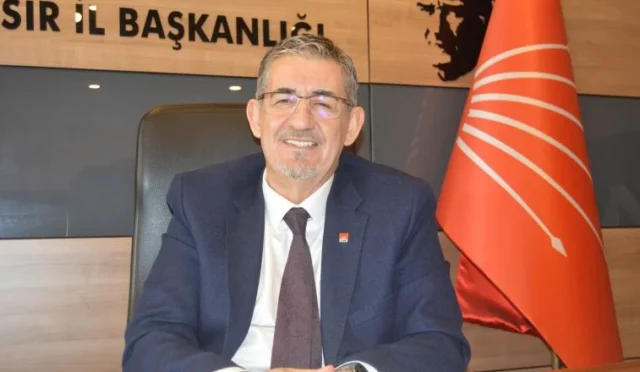 CHP-Il-Baskani-Erden-Koybasidan-Bayrak-Cagrisi-1