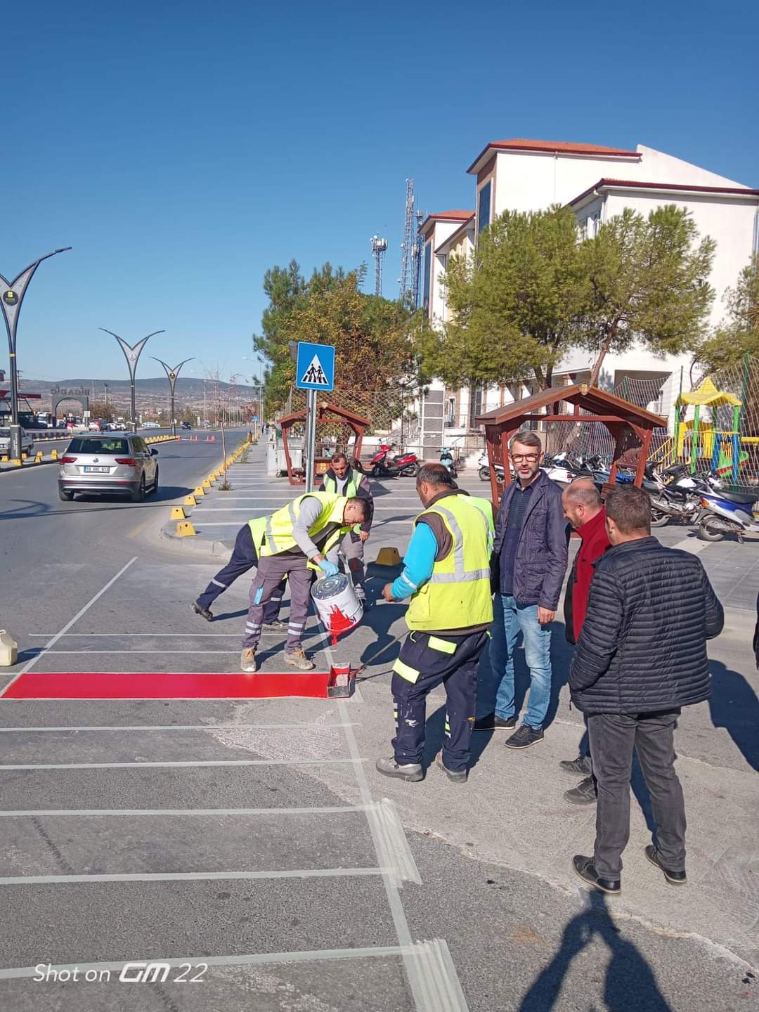 CHP BİGADİÇ İLÇE BAŞKANI TÜRKER YILMAZ: “OKUL VE ANAYOLLARDA  YAYA GÜVENLİĞİ ARTIRILIYOR”