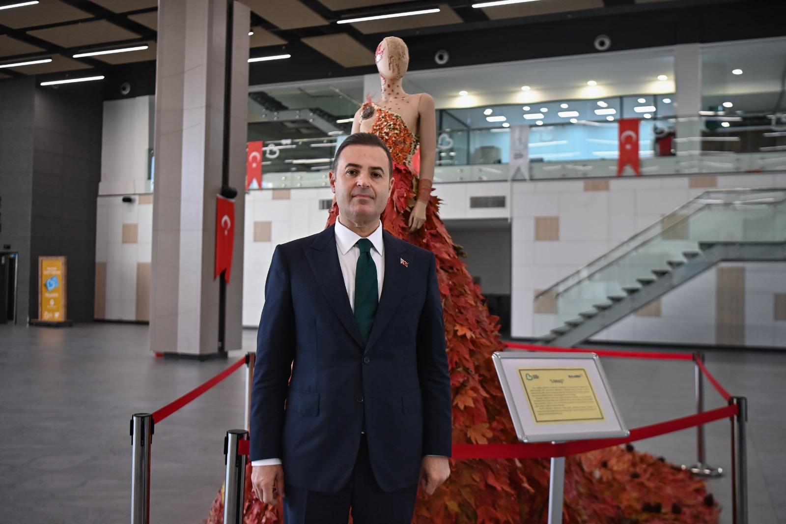 Balıkesirli kadınlardan kadına şiddete karşı 10 bin 10 çınar yaprağından gelinlik