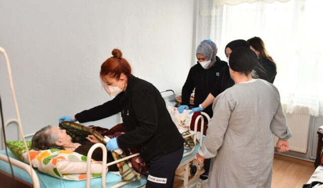 evde_bakim_hizmeti_yuzleri_gulduruyor_2