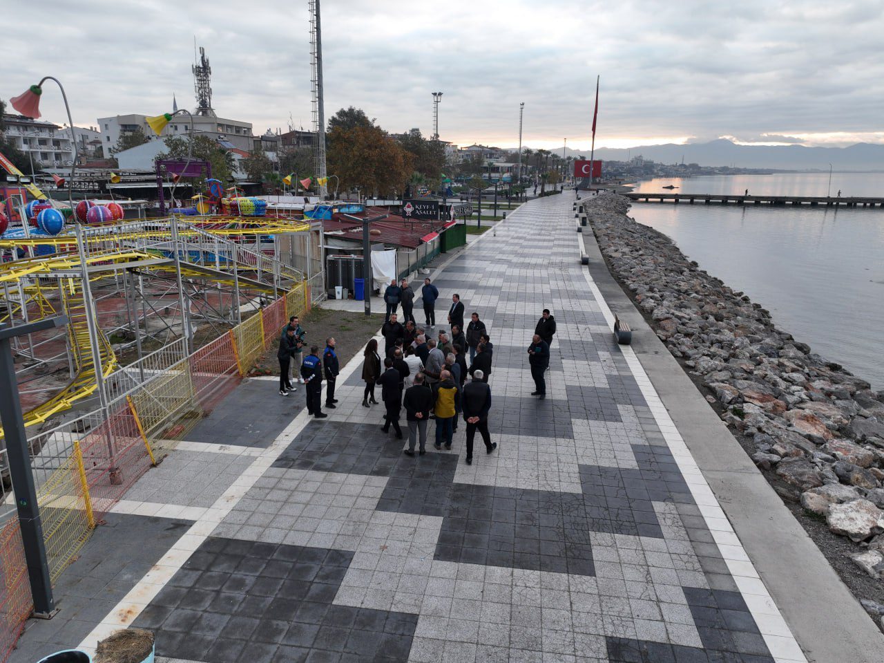 Akçay kordonunda büfeler kaldırıldı, çevre düzenleme çalışmaları başladı