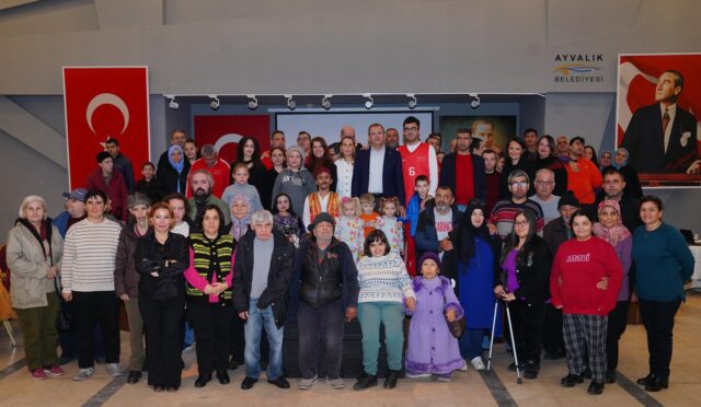 3 Aralık Dünya Engelliler Günü’nde engelliler ve aileleri buluştu, gönüllerince eğlendi (4)