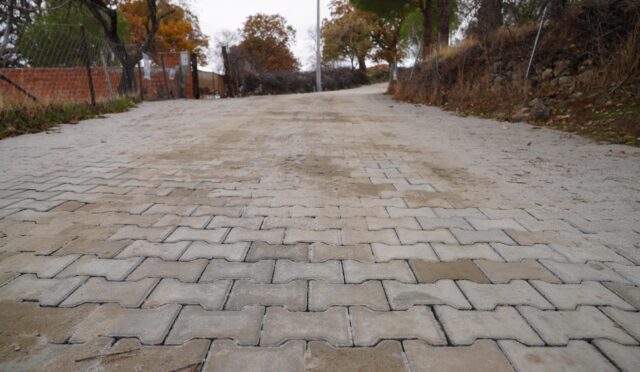 4 Kırsal mahalleye 4 bin metrekare kilit parke taşı döşendi… (1)
