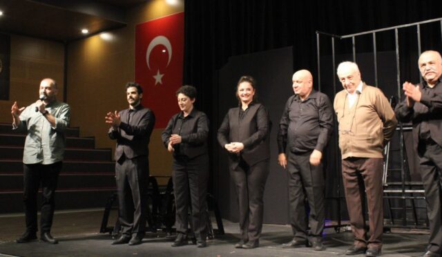 aziz_nesinden_uyarlanan_memleketin_kismeti_tiyatroseverlerle_bulustu_1