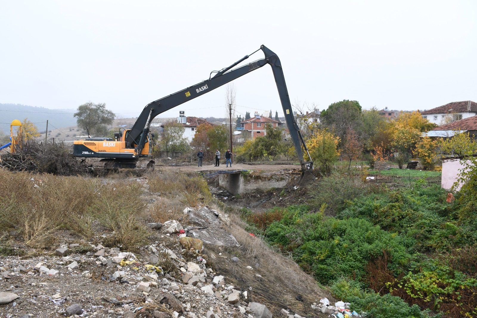 Balıkesir de dere yatakları temizleniyor