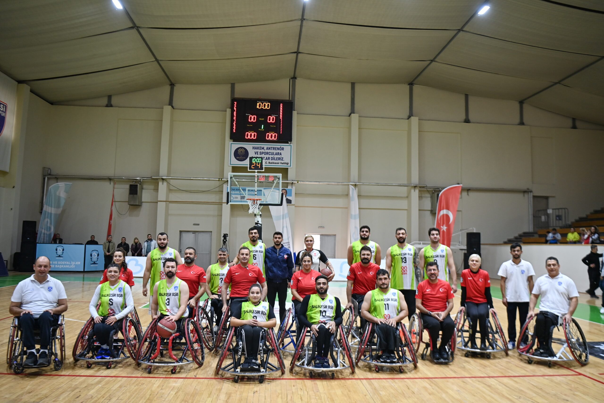 Balıkesir de engelleri kaldıran dostluk maçı