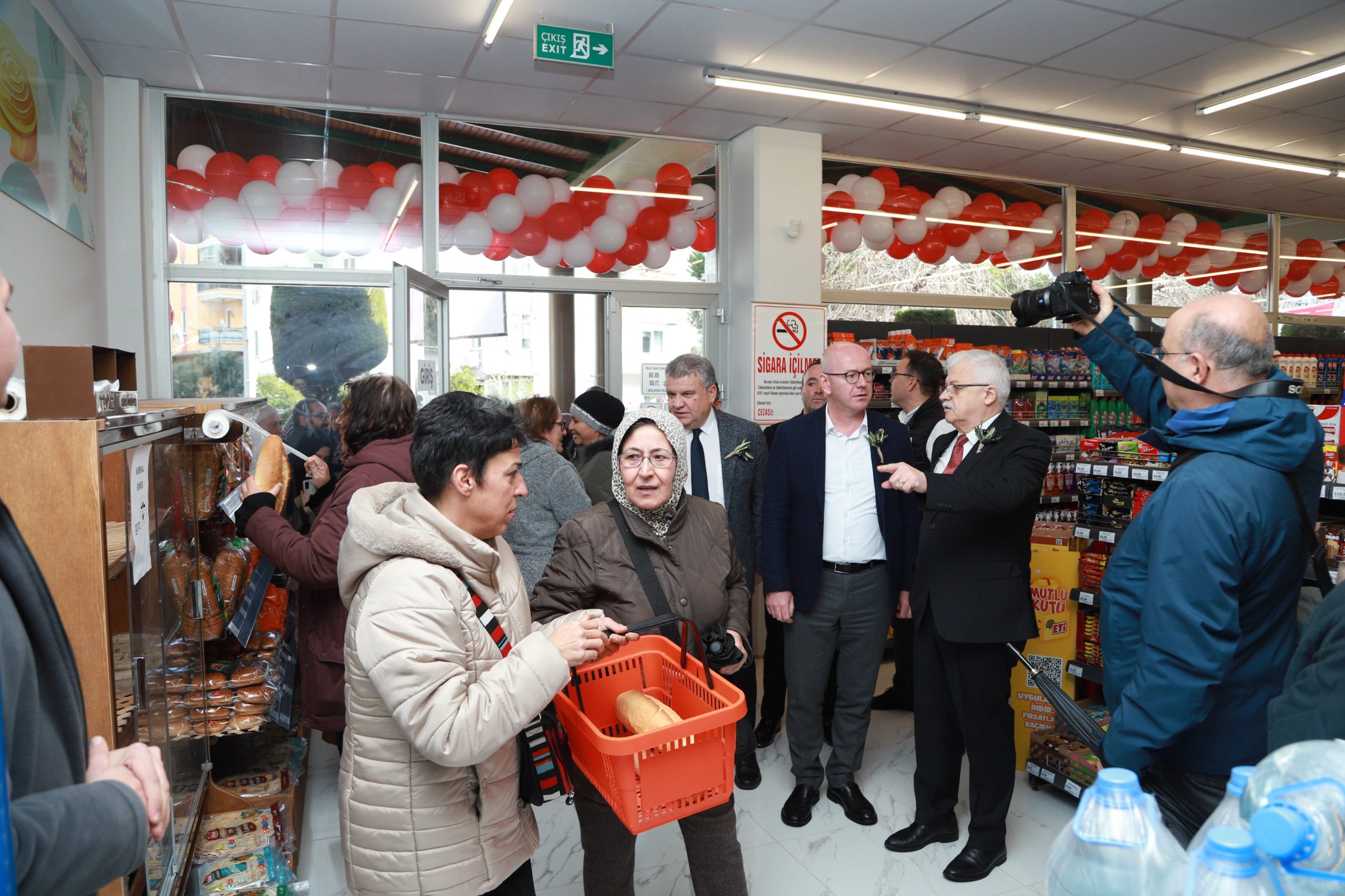 BURHANİYE’DE HALKA HİZMET “HALK MARKET”