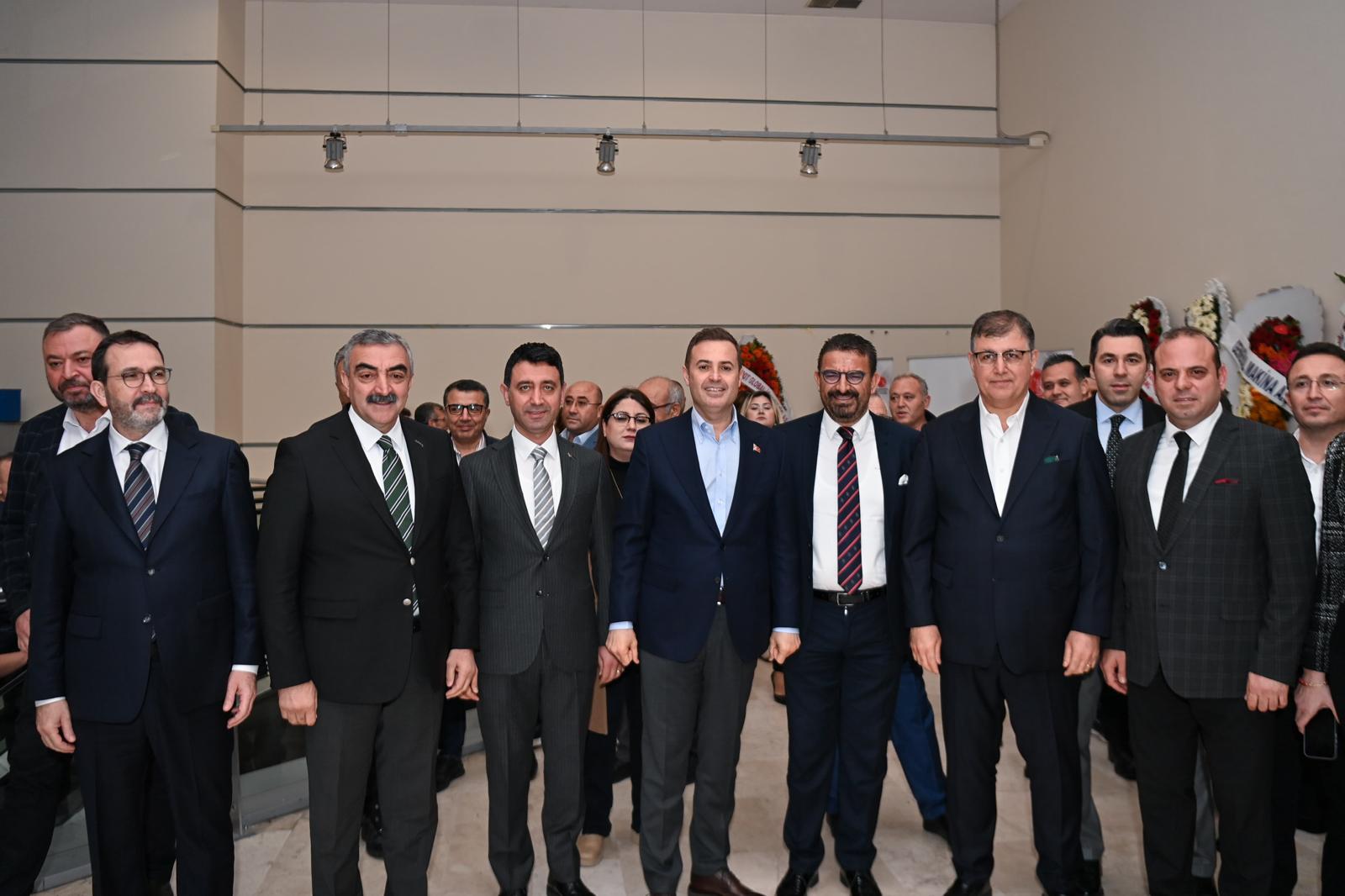 İzmir’de Balıkesir rüzgârı esti