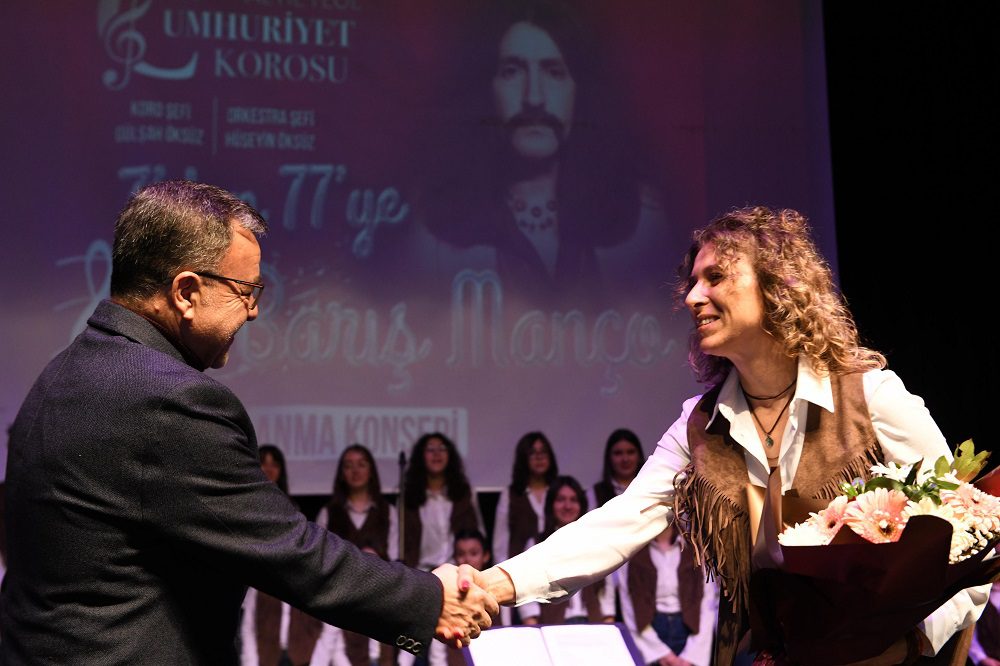 CUMHURİYET’İN VE ATATÜRK’ÜN ÇOCUKLARI BARIŞ MANÇO’NUN ESERLERİNİ SÖYLEDİ