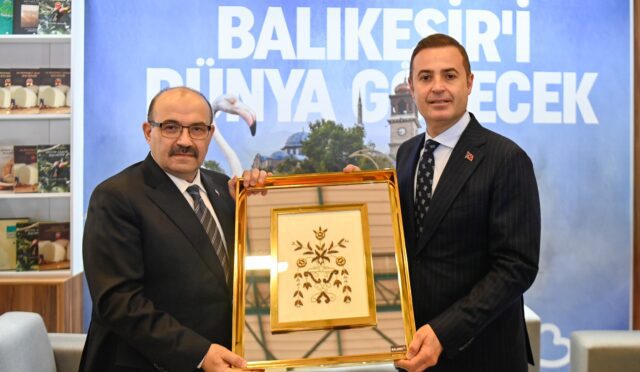 vali_ustaoglu_emittte_balikesir_standini_ziyaret_etti_14