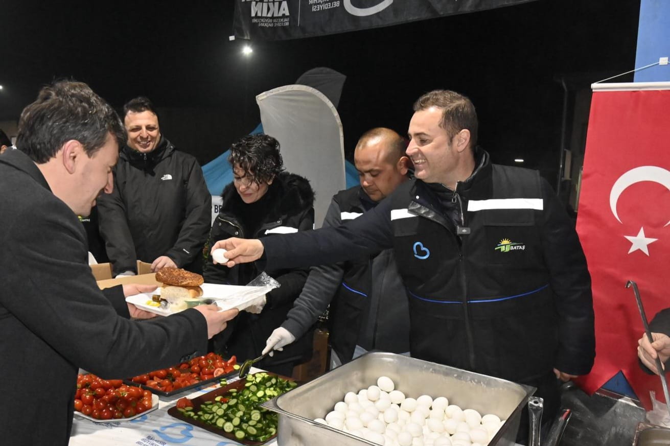 Ahmet Akın, hal esnafıyla sahur yaptı