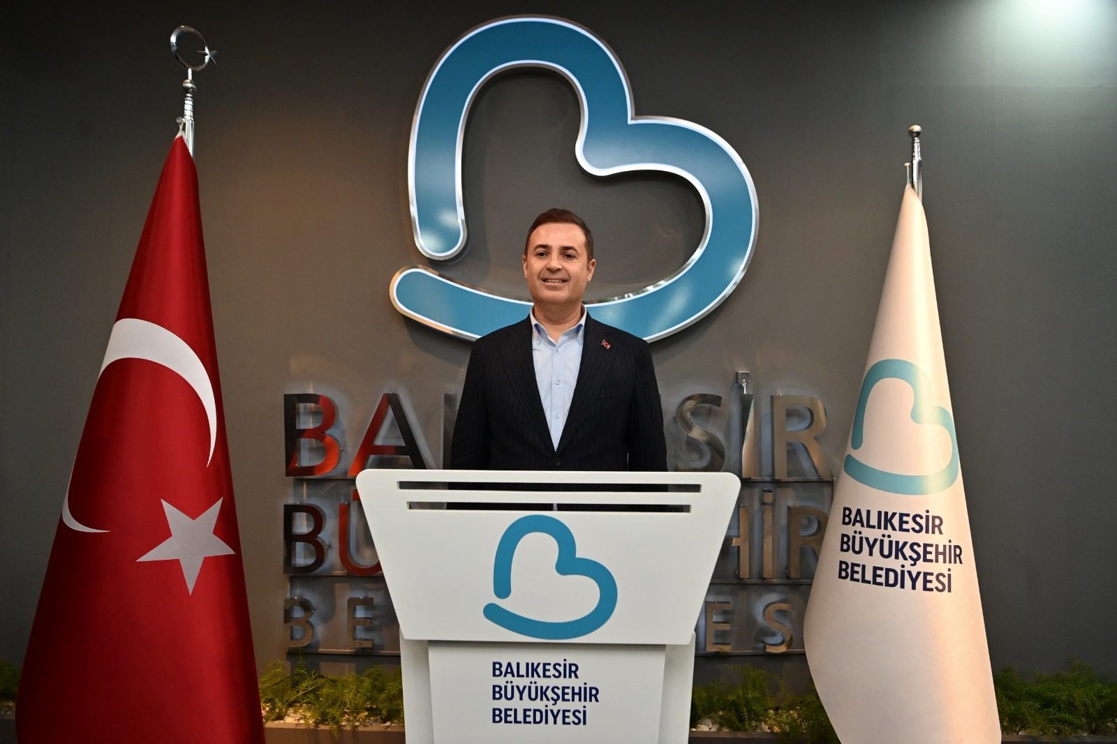Ahmet Akın dan Ramazan da 400 bin kişilik iftar