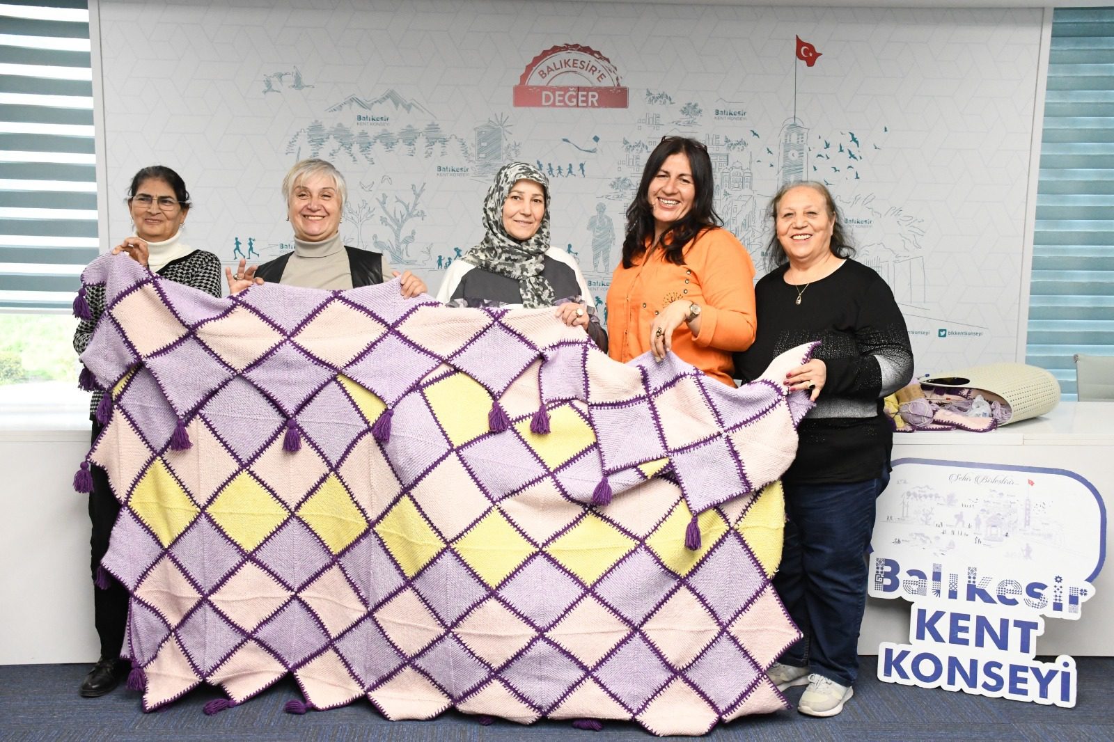 Balıkesirli kadınlar ilmek ilmek umudu işledi