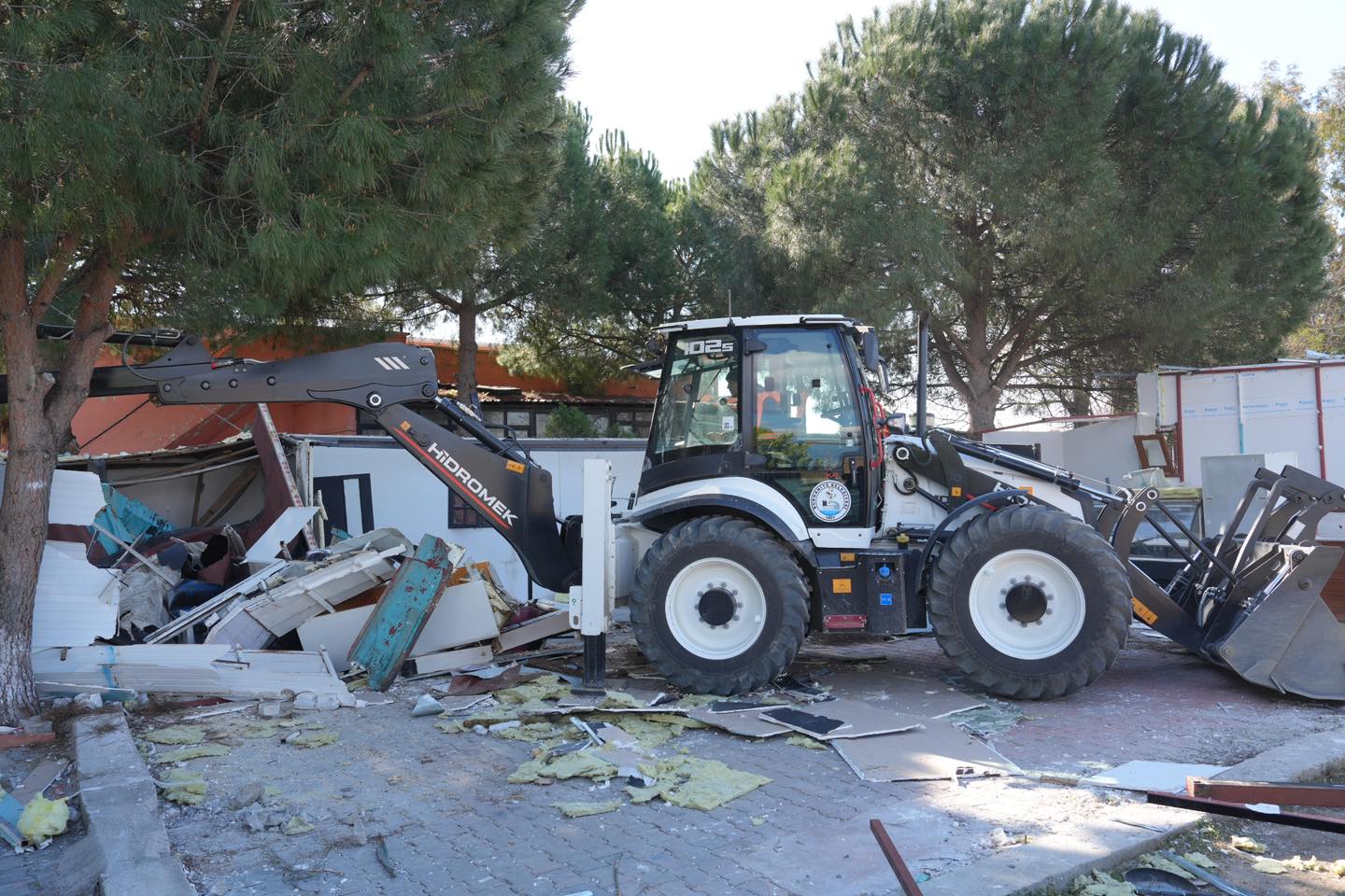 BURHANİYE’DE KAÇAK YAPILARA GEÇİT YOK
