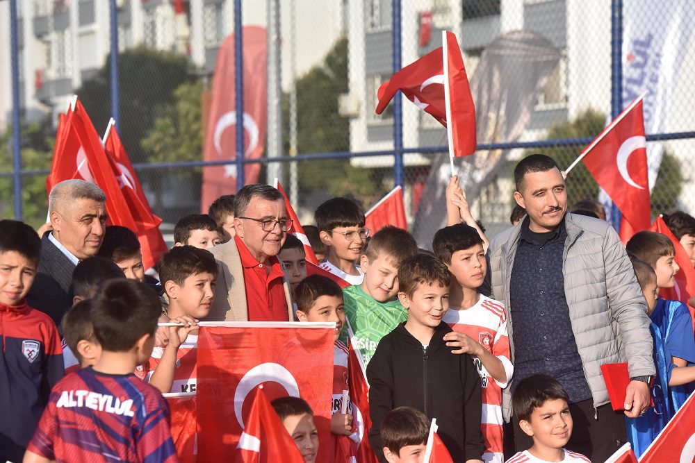 ALTIEYLÜL’DEN 23 NİSAN’A ÖZEL MİNİK ŞAMPİYONLAR LİGİ ÖDÜL TÖRENİ