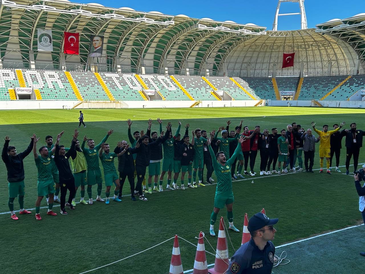 1966 EDREMİTSPOR ŞAMPİYONLUK YOLUNDA ENGEL TANIMIYOR