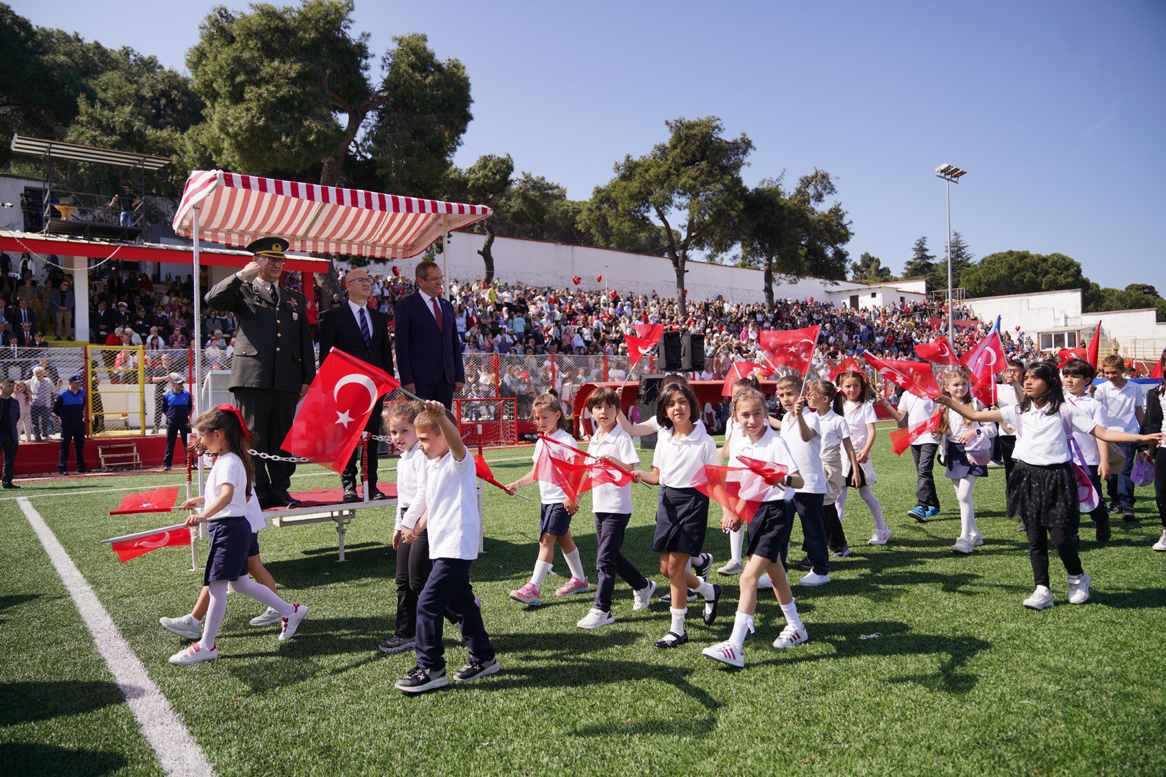 BAŞKAN MESUT ERGİN: EGEMENLİK KAYITSIZ ŞARTSIZ MİLLETİNDİR. MİLLETİN GELECEĞİ İSE ÇOCUKLARIMIZDIR