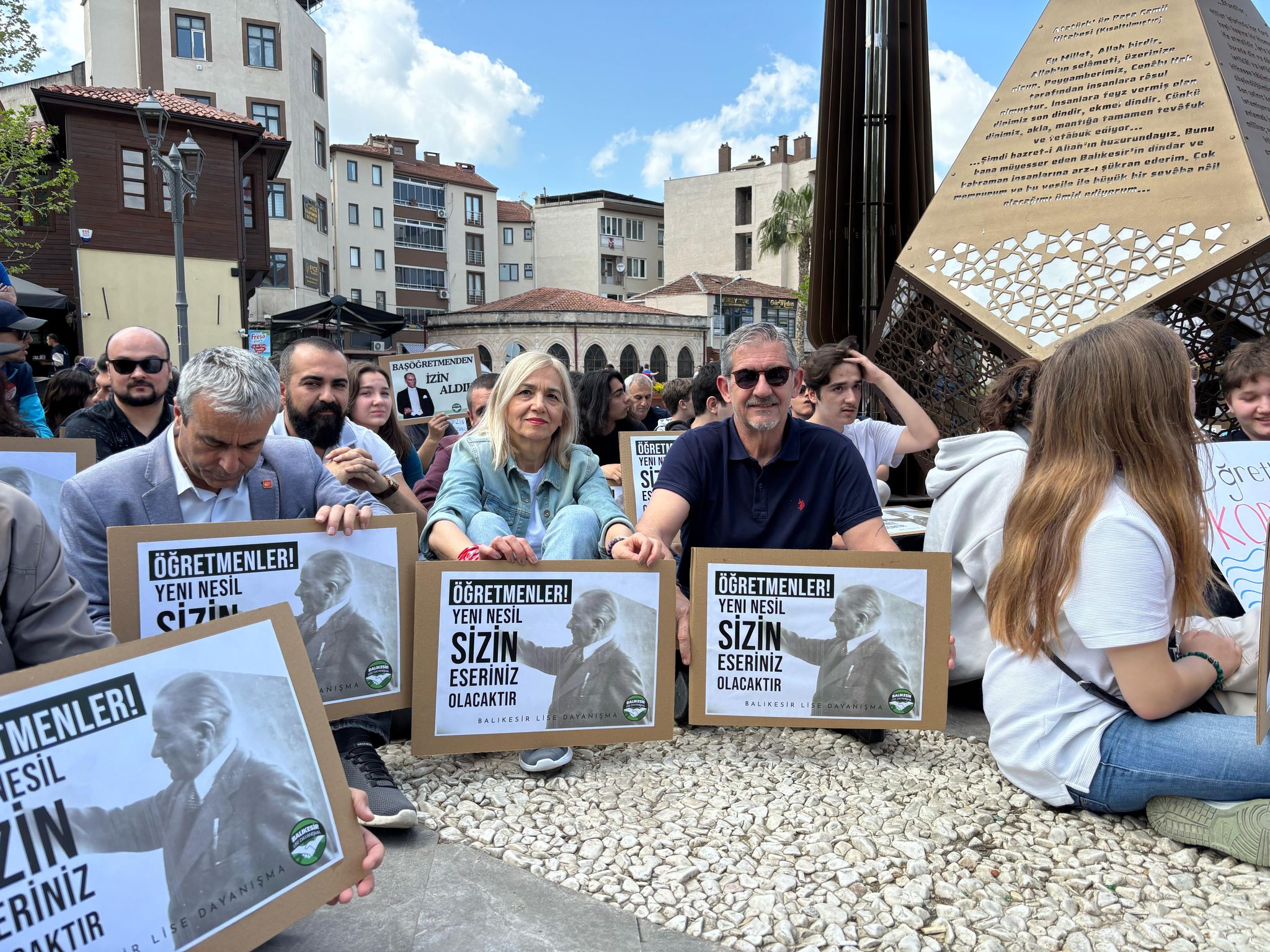CHP’li Köybaşı: Liselilerin “Öğretmenime Dokunma” İsyanına Kulak Verin!