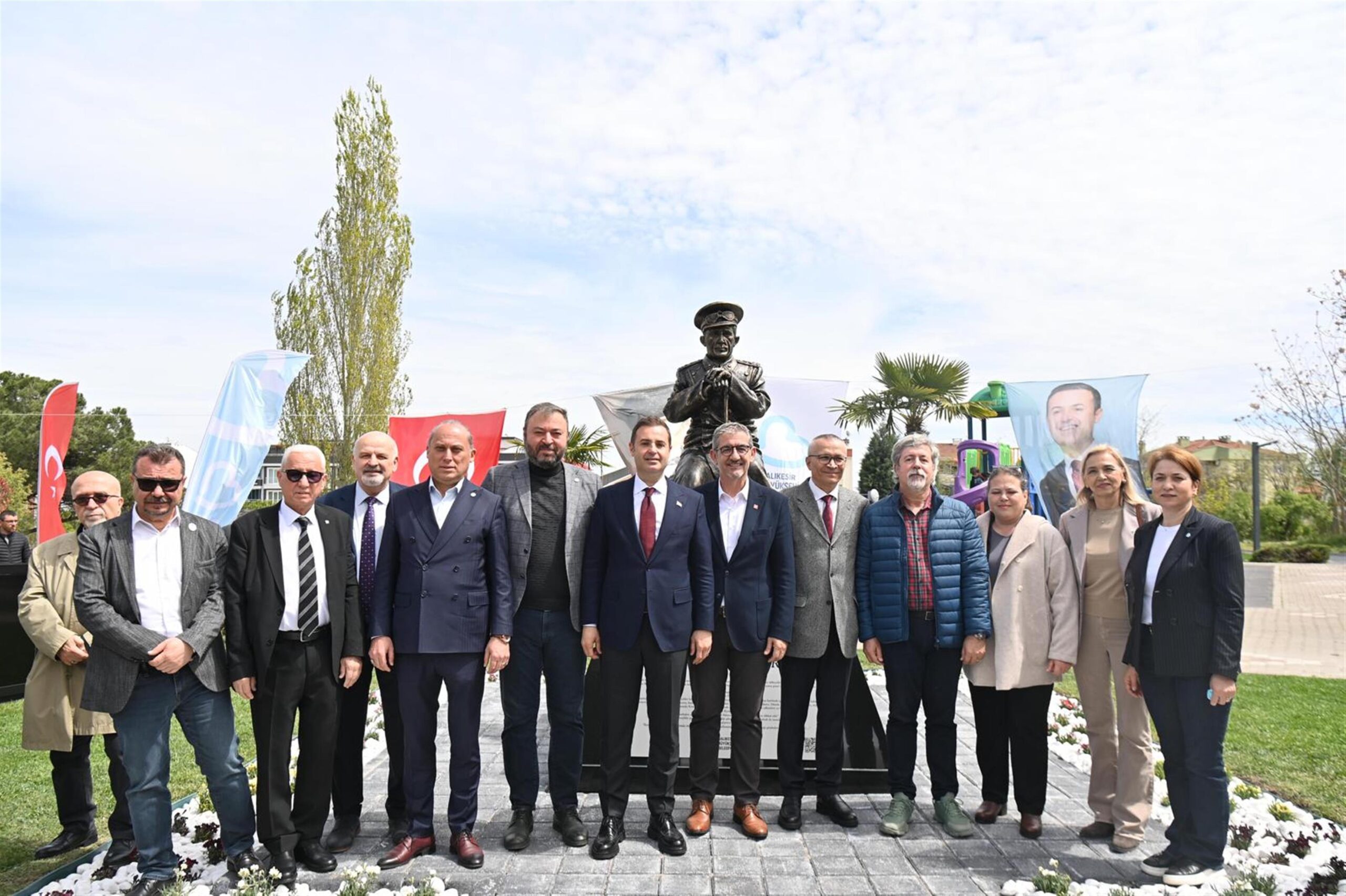 Ahmet Akından Tıbbiyeli Hikmet e vefa