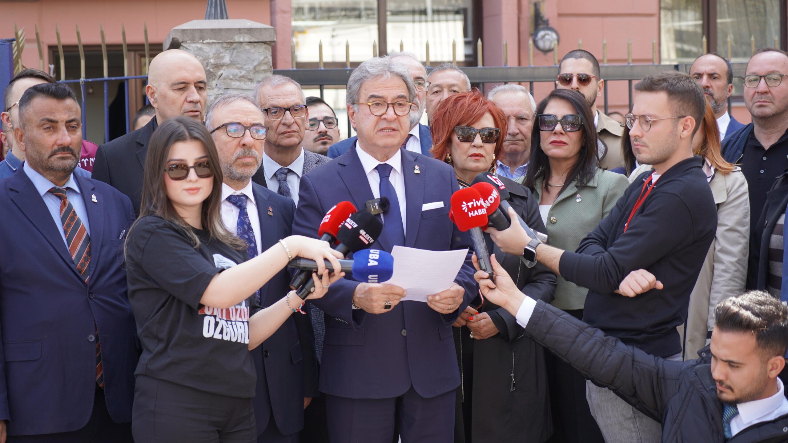 Adalet Bakanlığı önünde basın açıklaması: Ümit Özdağ’a Özgürlük!