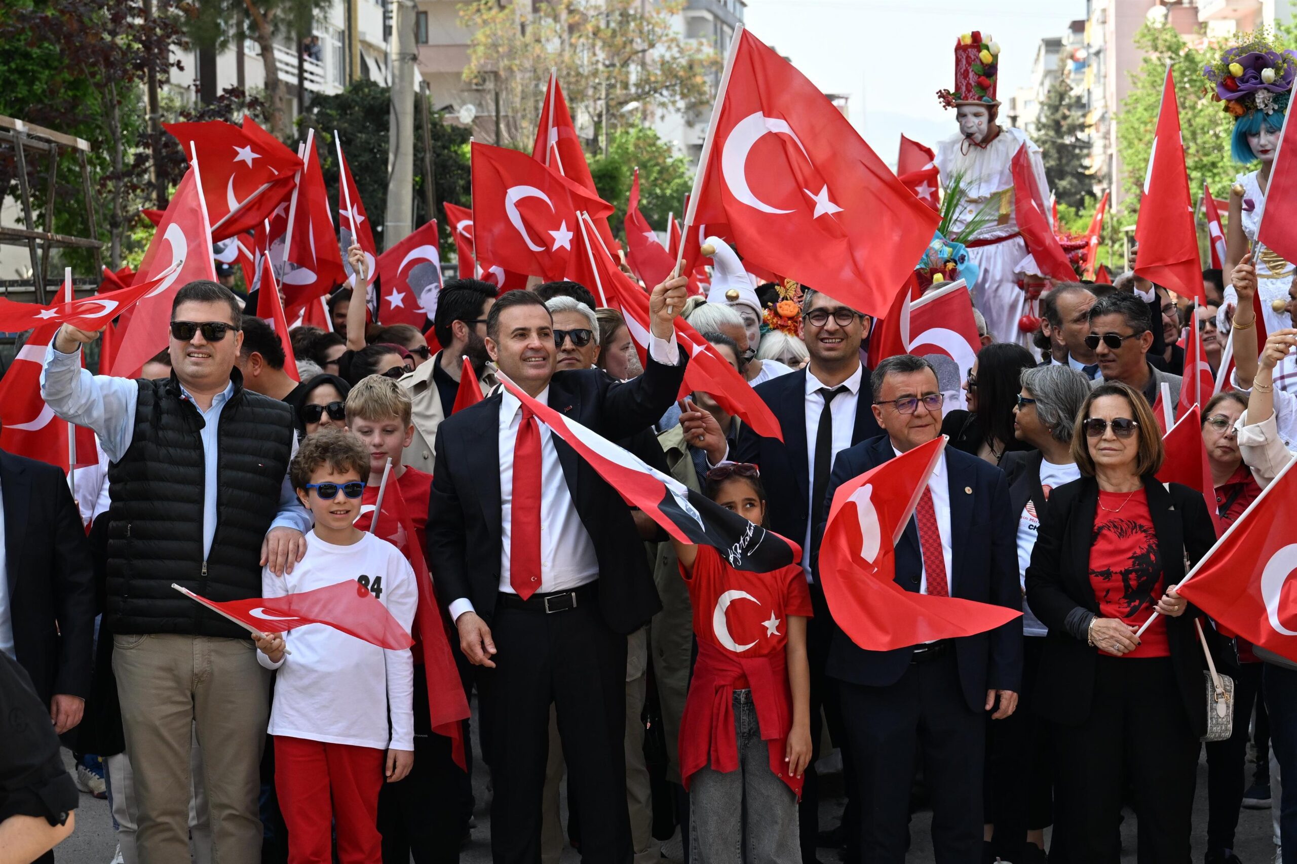 Başkan Akın dan çocuklara unutulmaz bir 23 Nisan şöleni