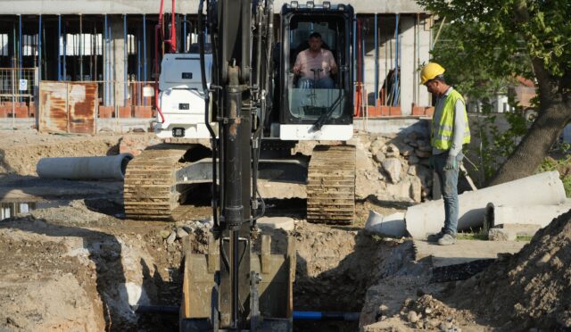 baski_burhaniyenin_altyapi_sorunlarini_cozuyor_3