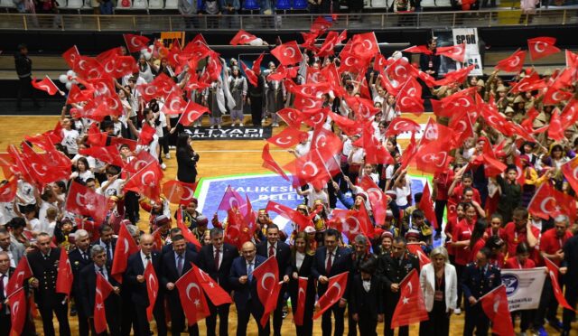 vali 23 nisan kutlama