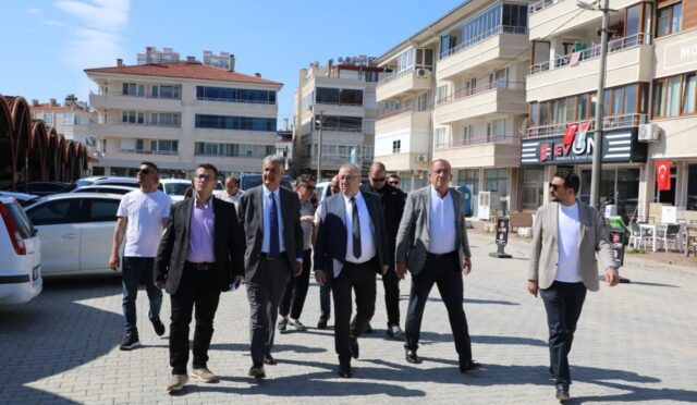 AKÇAY MAHALLESİ’NDE KAPALI PAZARYERİ ÇEVRESİ YENİLENDİ (7)