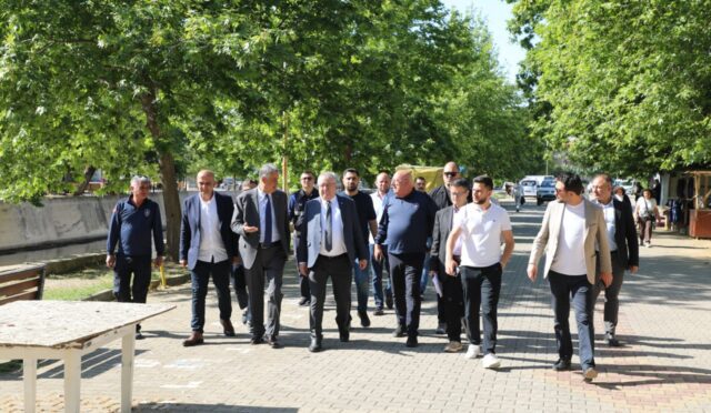 EDREMİT’TEİSKELE MAHALLESİ’NDE ÇEVRE DÜZENLEMESİ YAPILIYOR (2)