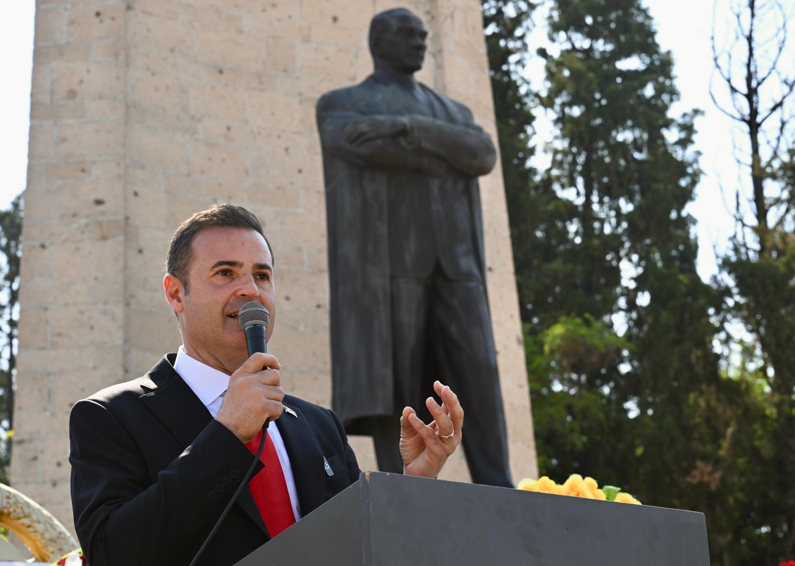 Akın Atatürk’ü anmak ve anlamak hepimizin boynunun borcu