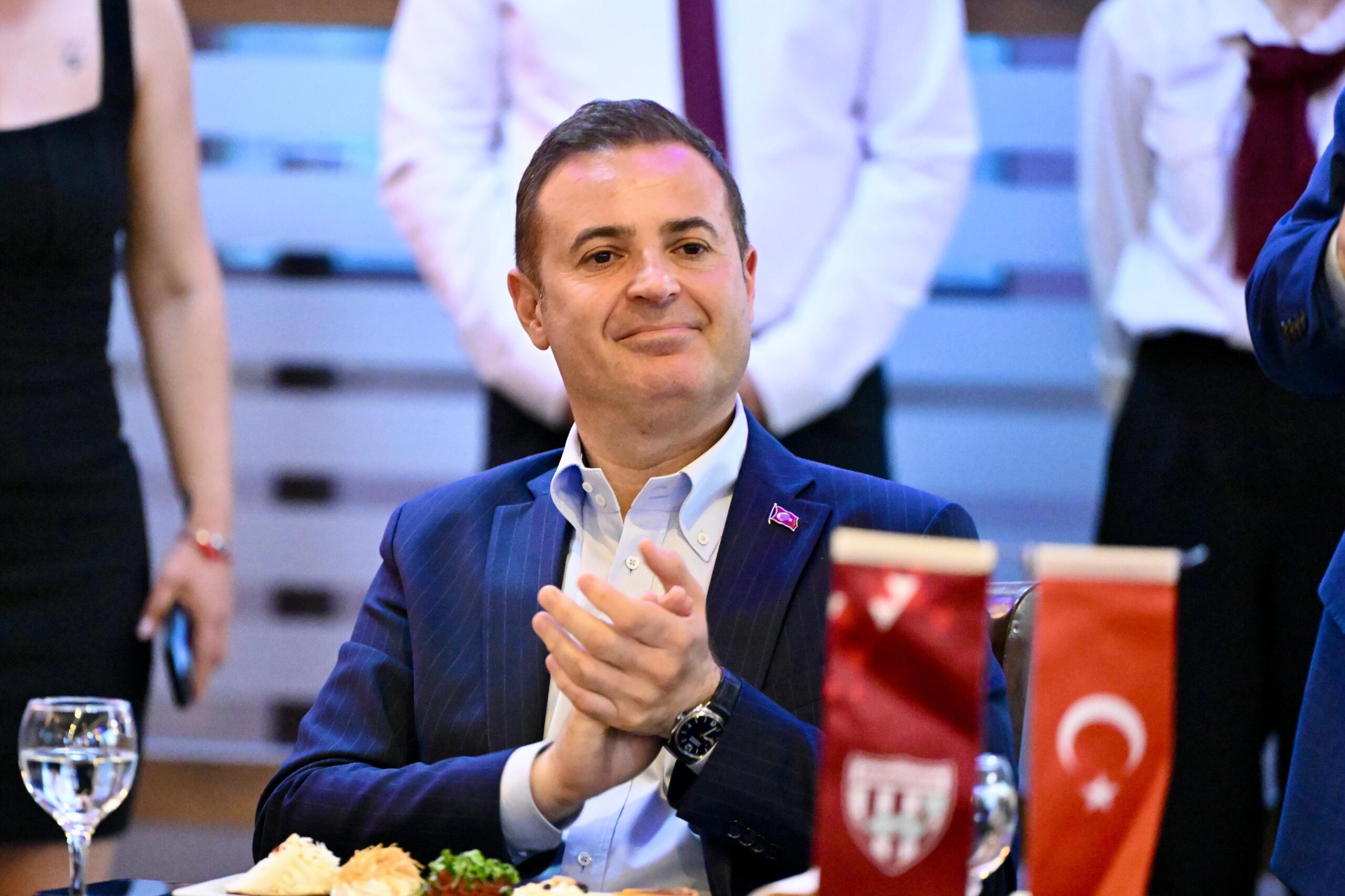 Akın’dan Bandırmaspor’a destek