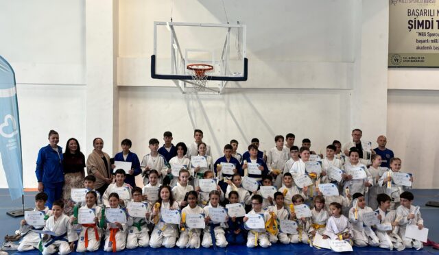 buyuksehirin_49_sporcusu_judo_kusak_sinavini_basariyla_gecti_9