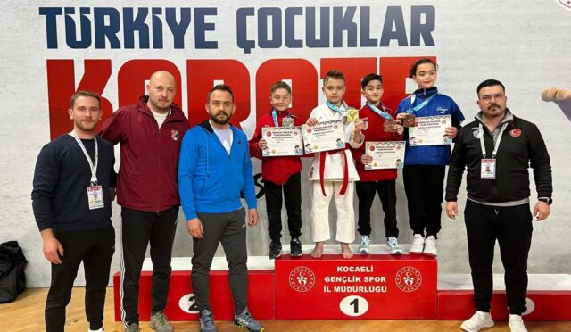 buyuksehirin_basarili_ogrencisi_karatede_zirveye_yuruyor_7