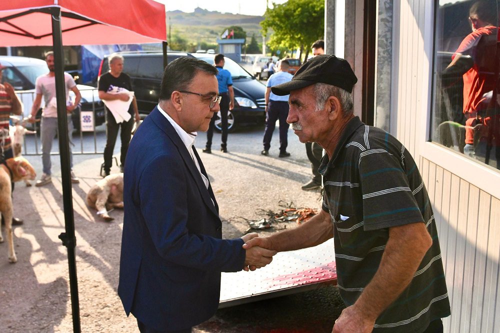 BAŞKAN ŞEHİRLİ KOMŞULARININ YANINDA