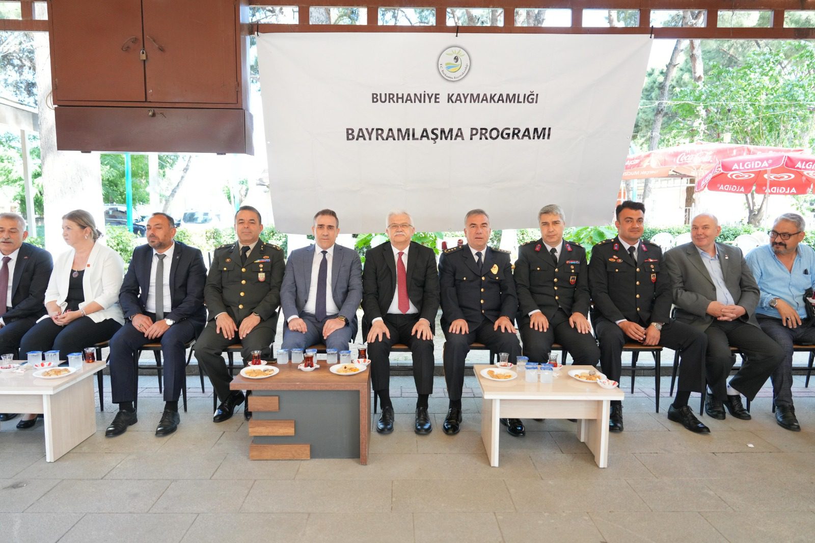 BURHANİYE’DE BAYRAMLAŞMA TÖRENİ YAPILDI