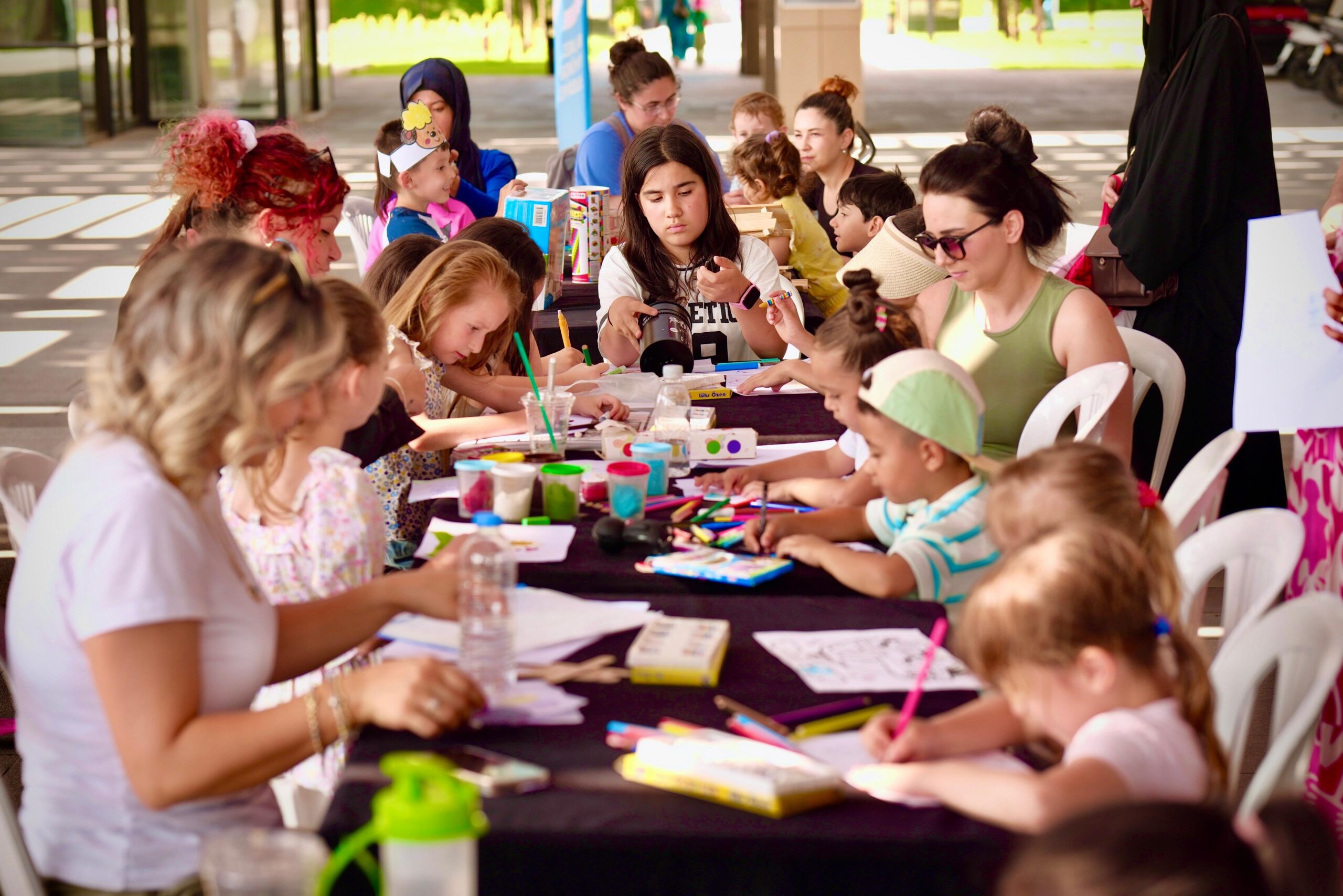 Balıkesirde binlerce çocuk etkinliklerde doyasıya eğlendi