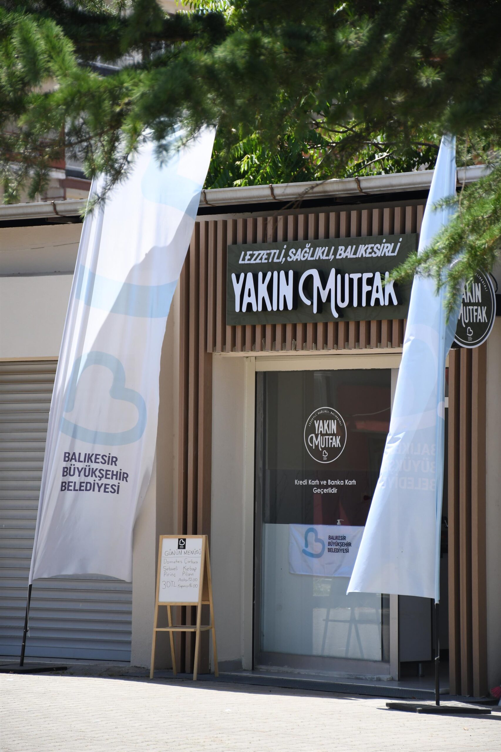 Balıkesir’de Yakın Mutfak binlerce kişiye sıcak yemek ulaştırdı