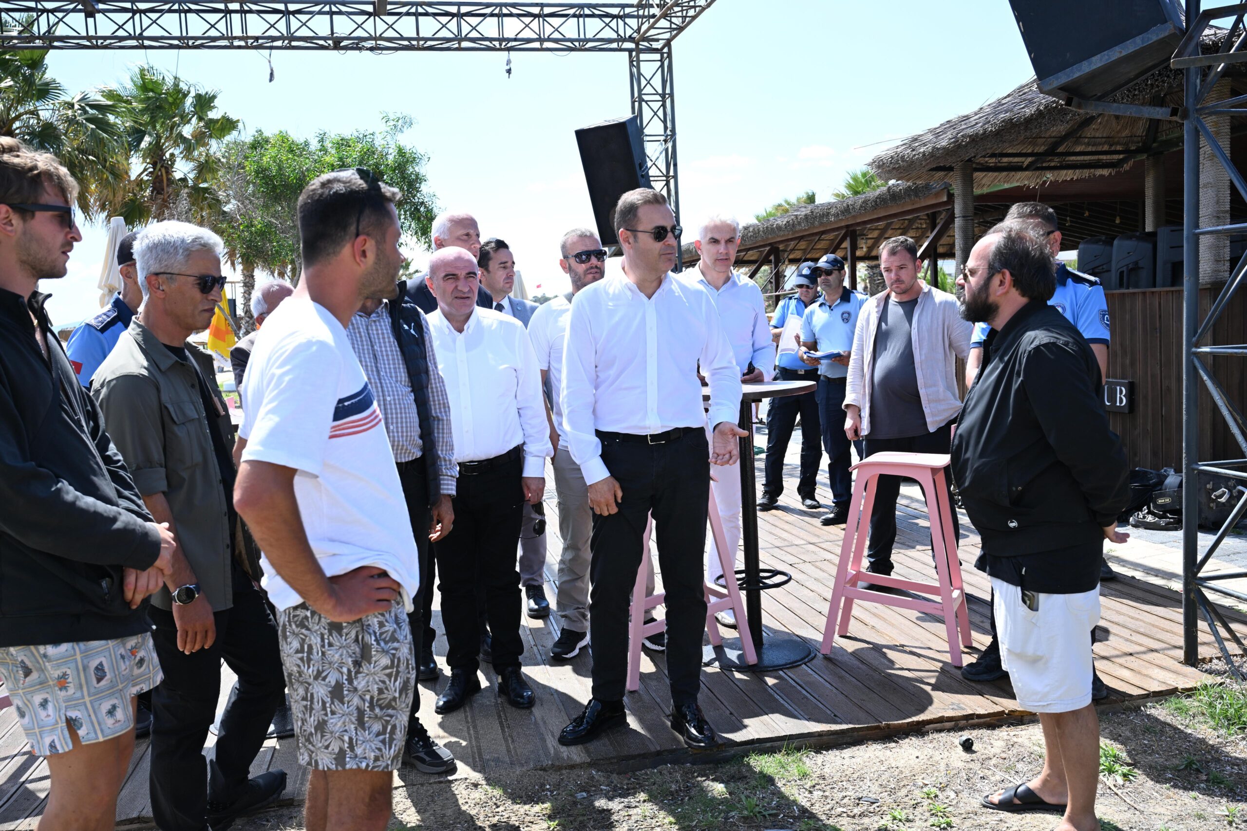 Başkan Akın halkın plajlarına sahip çıkıyor