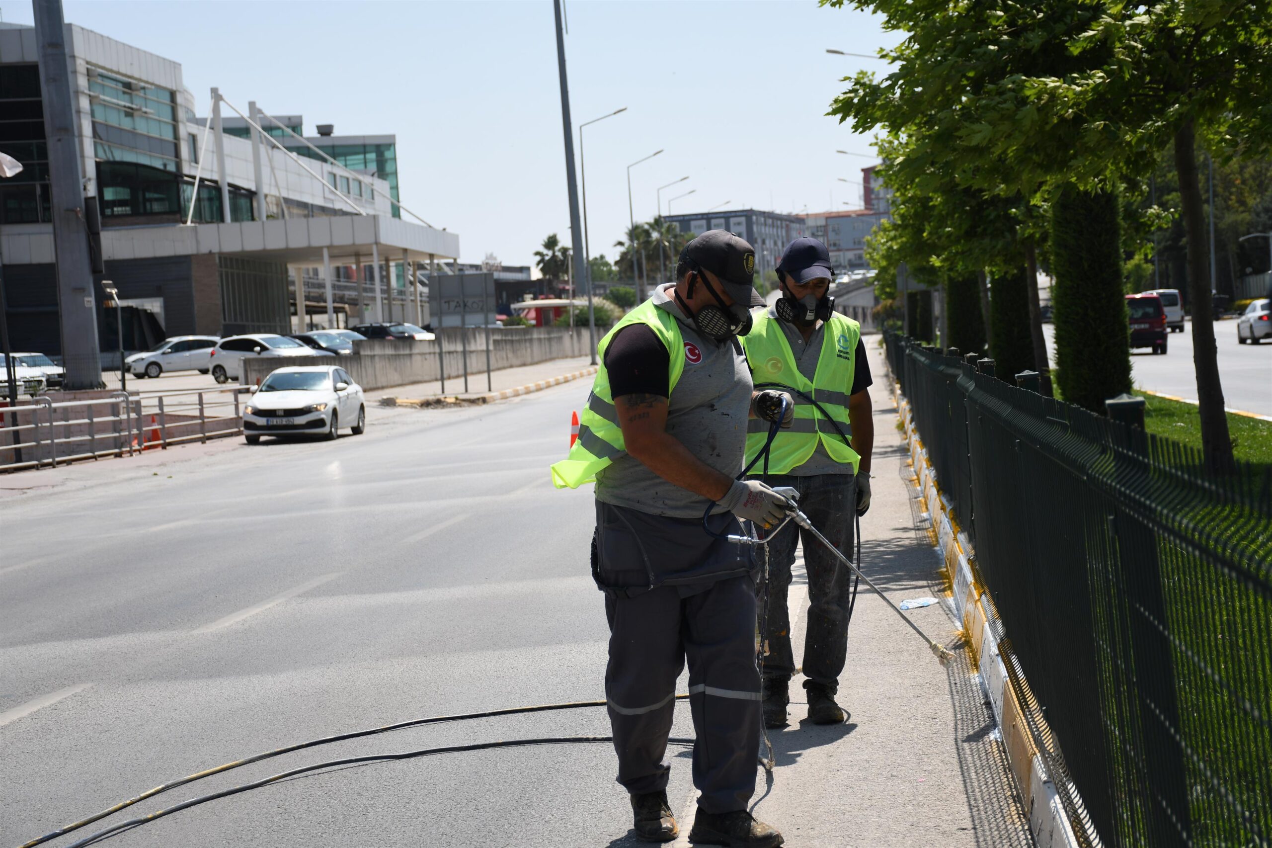 Büyükşehir’den refüjlere estetik dokunuş