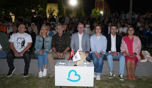 buyuksehirin_babalar_gunu_konserinde_ferdi_zeyrek_unutulmadi_4