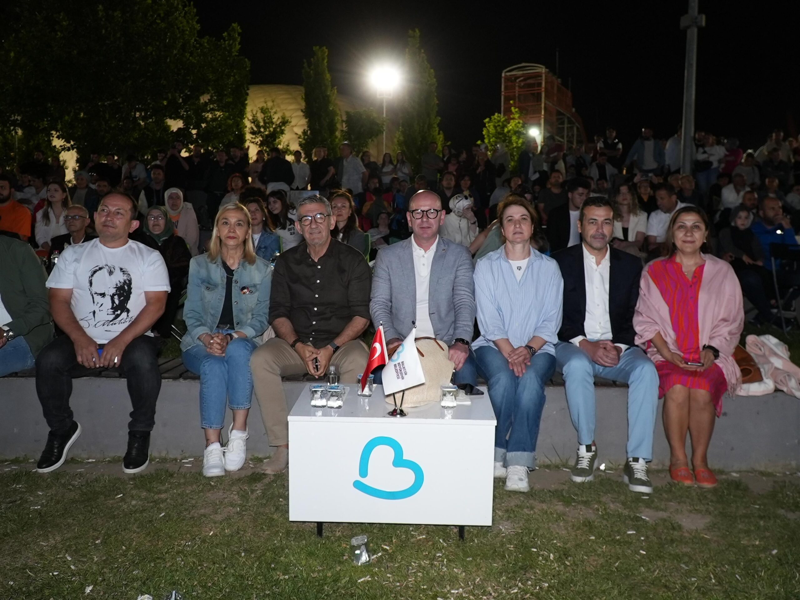 Büyükşehir in Babalar Günü konserinde Ferdi Zeyrek unutulmadı