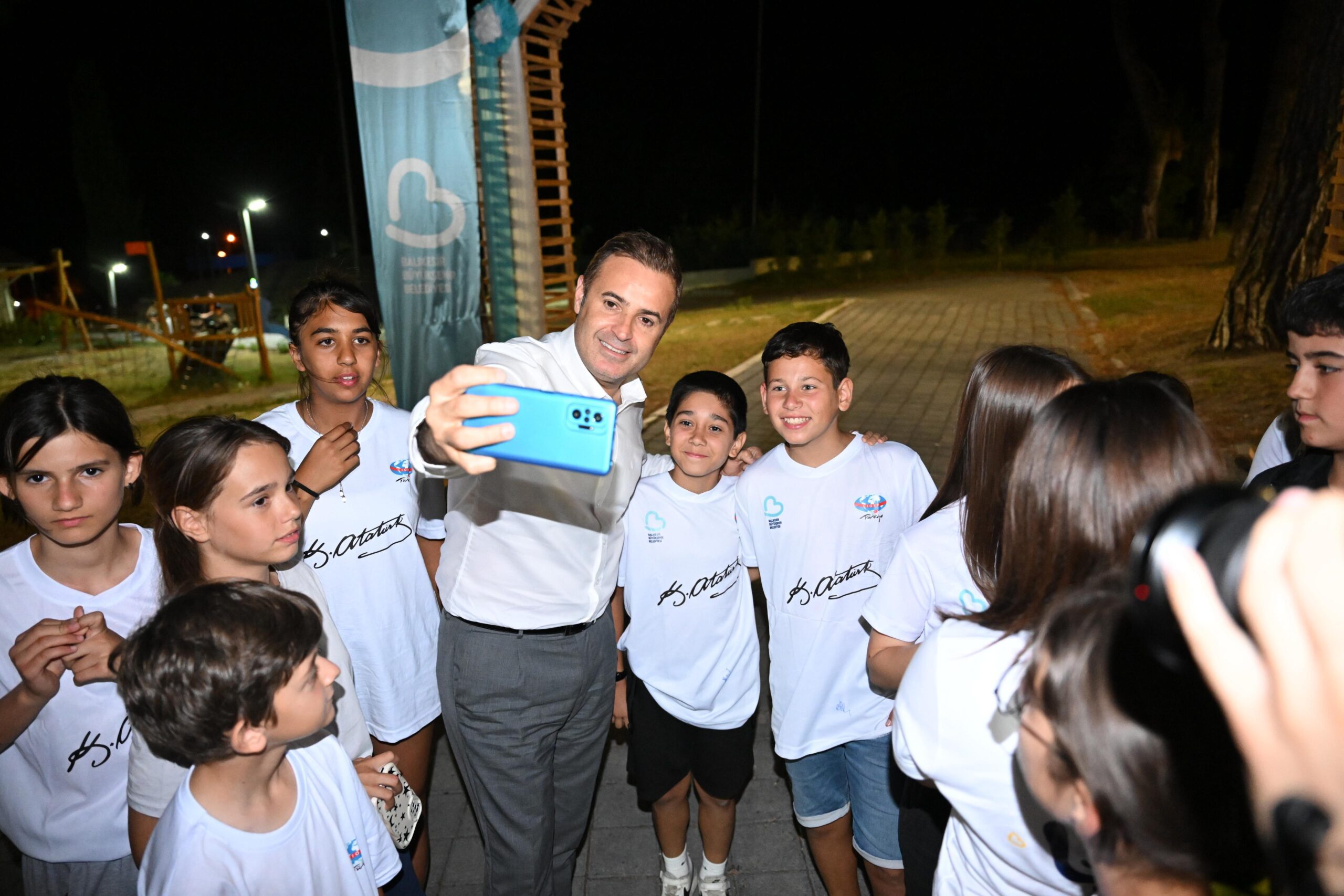 Başkan Akın’ın çocuklara tatil hediyesi yoğun ilgi gördü