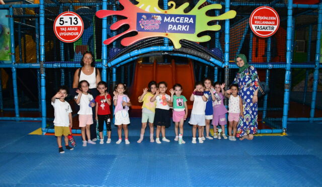 bal_cocukun_minikleri_cocuk_koyunde_doyasiya_eglendi_1